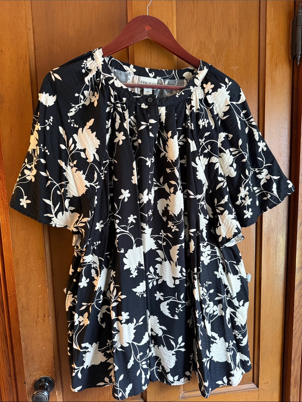 Ava & Viv Black and Cream Floral Top